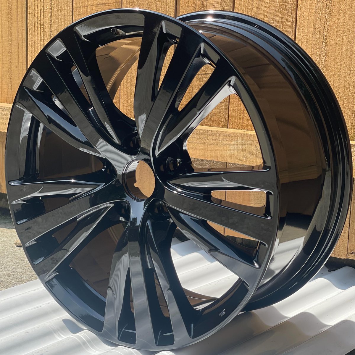 DavisBoken's tweet photo. 19-inch Nissan wheels in gloss black powder coating—OEM black. https://t.co/8IU5IrcUxh