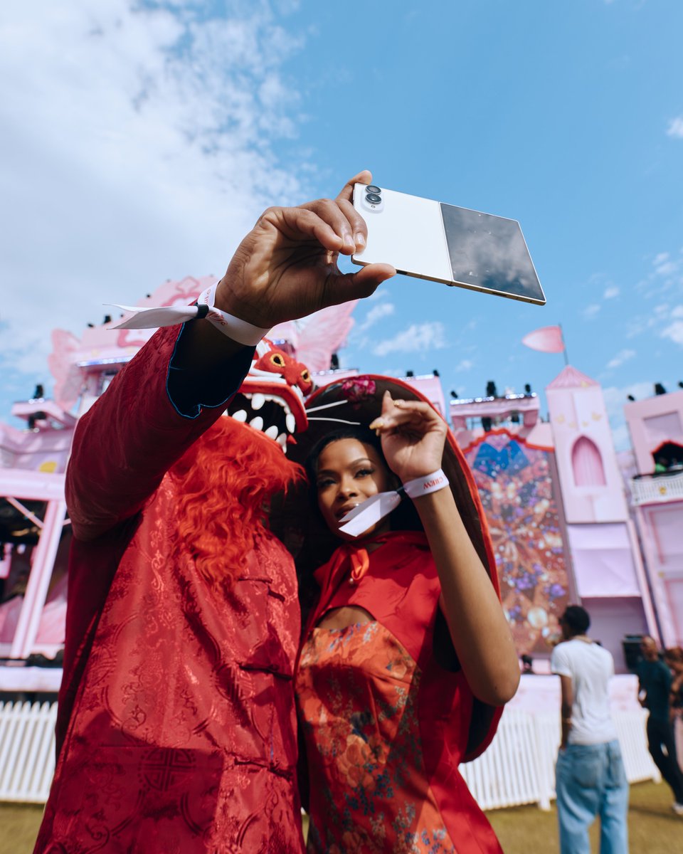 Chomey_za's tweet photo. #AD
Lightweight and pocket-friendly when closed, but a massive screen experience when open.
The #GalaxyZFold8 is easily the slimmest foldable yet!
@SamsungMobileSA #LMC #SamsungMobileSA https://t.co/csWHCE0sRS