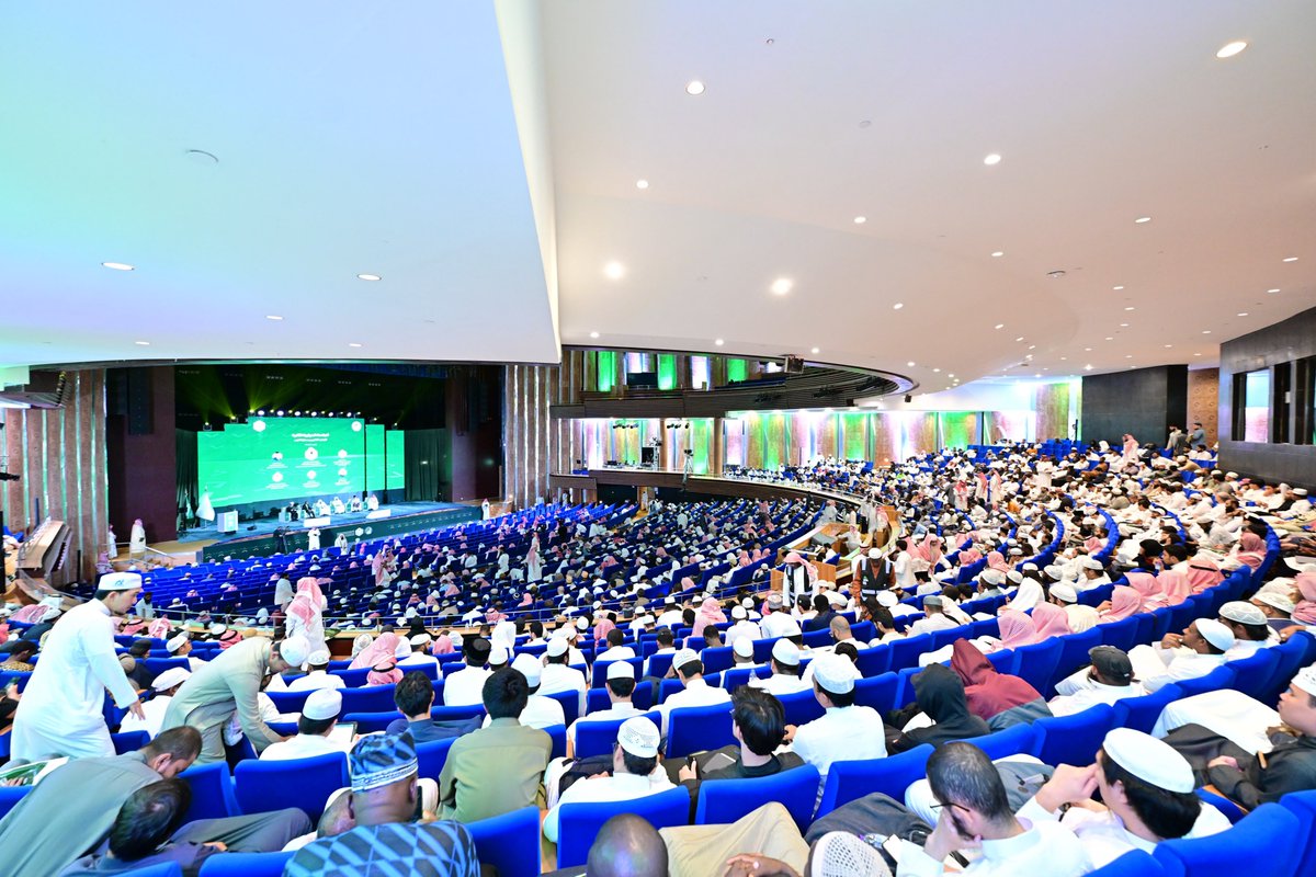 PvGovSa's tweet photo. الرئيس العام لـ #هيئة_الأمر_بالمعروف والنهي عن المنكر يترأس الجلسة الثانية للمؤتمر الدولي لمواجهة الانحرافات الفكرية، الذي تنظمه الجامعة الإسلامية. https://t.co/aN2dlg9f1B