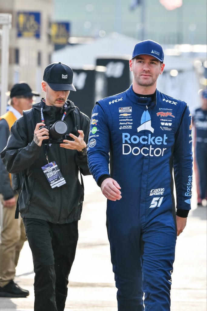 Rexzilla's tweet photo. Race day #nascar https://t.co/aRbkERPkQG
