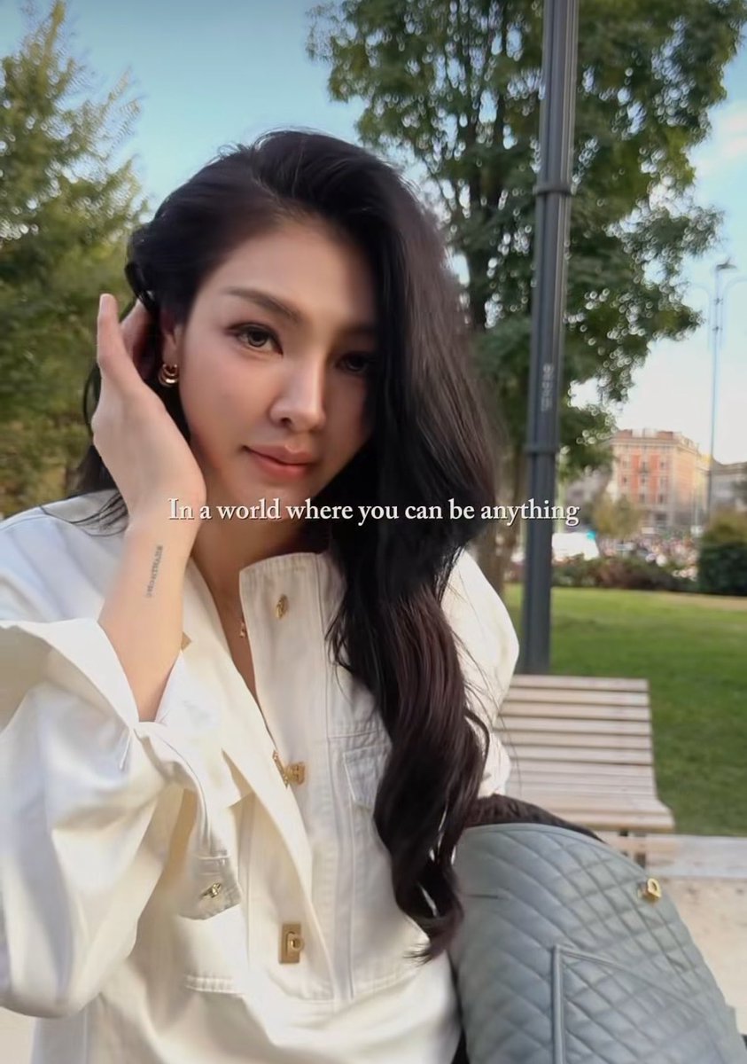 junie_bp's tweet photo. หวานมากเซ็ตนี้😍🫪❤️ Elegant, sophisticated, and stunning. 

#FerragamoXFaye
#FerragamoSS27
#Ferragamo
#FayePeraya https://t.co/kPYy93g51u