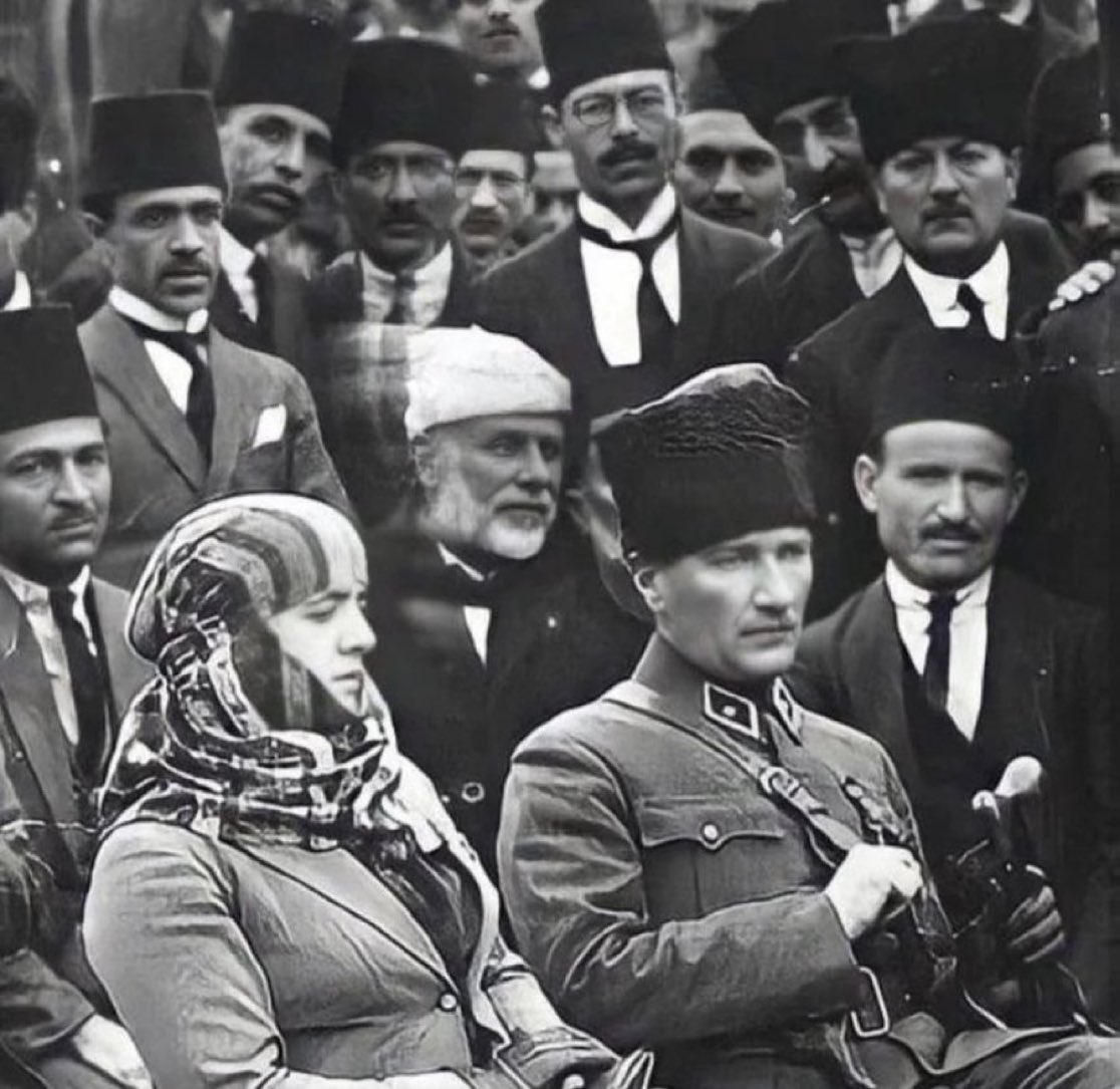 TarihteOan's tweet photo. 1923; Gazi Mustafa Kemal Atatürk, eşi Latife Hanım ile birlikte. https://t.co/bjqaug3zdl