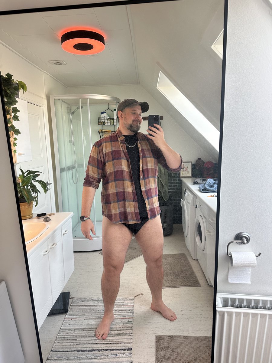 BearTheBirdDK's tweet photo. A version of this pic without undies exist.. https://t.co/zvtv99oNbr