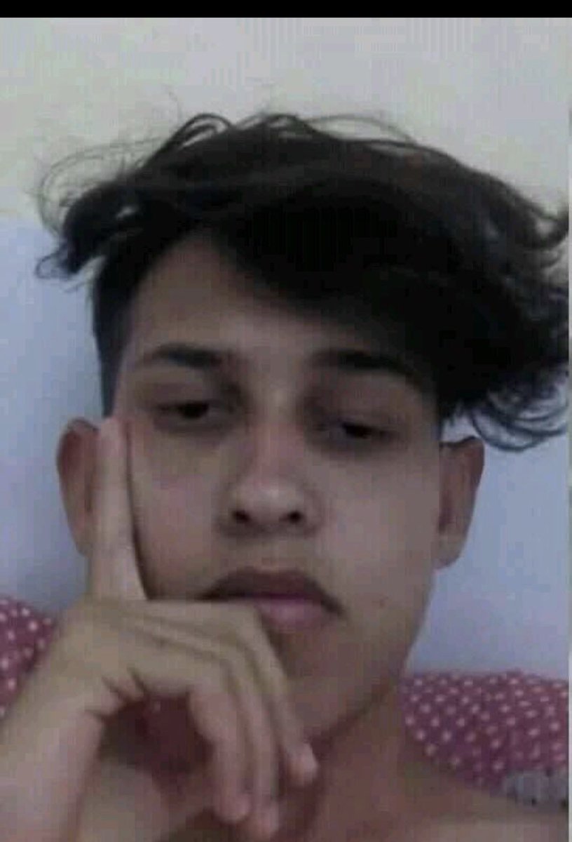 lxyuzx's tweet photo. A marrubesvevequinha falando que consegue ser mais feminina que a larica mas no off ela é o cremosinho, voz feia e fraco e sem talento que sonha em ter uma bctinha perversa pra dar mas na realidade tem p4u embaixo da perna….. kkkk melhoreeee https://t.co/sAo0RUpHmG