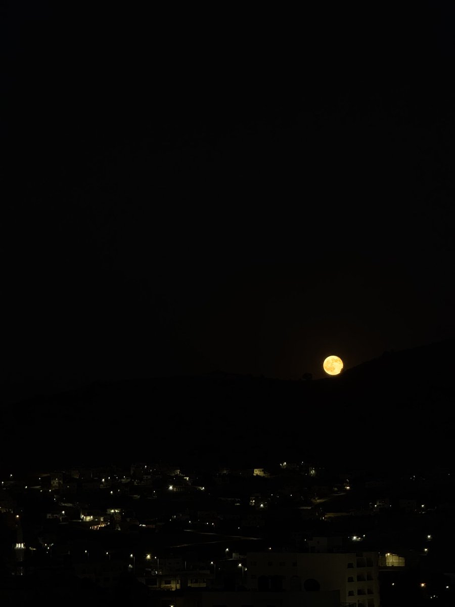 LillRoryy's tweet photo. forever obsessed with the moon https://t.co/FE6GmphSuV