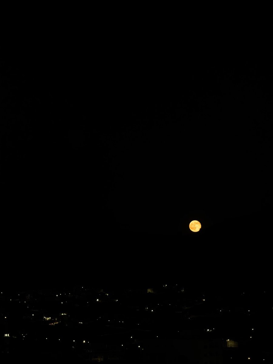 LillRoryy's tweet photo. forever obsessed with the moon https://t.co/FE6GmphSuV