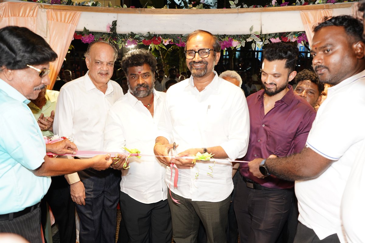 EcrPSaravanann's tweet photo. இன்று 
சோழிங்கநல்லூர் சட்டமன்றத் தொகுதியில் துரைப்பாக்கம் அருகில் புதிய சங்கீதா உணவகம் திறப்பு விழாவில் மாண்புமிகு உணவு மற்றும் குடிமைப் பொருள் வழங்கல் துறை அமைச்சர் திரு. P.வெங்கட்ரமணன்MLA அவர்களும் சோழிங்கநல்லூர் சட்டமன்ற உறுப்பினர் 
*திரு.ECR P.சரவணன்MLA* அவர்களும் https://t.co/nP90uVc7qn