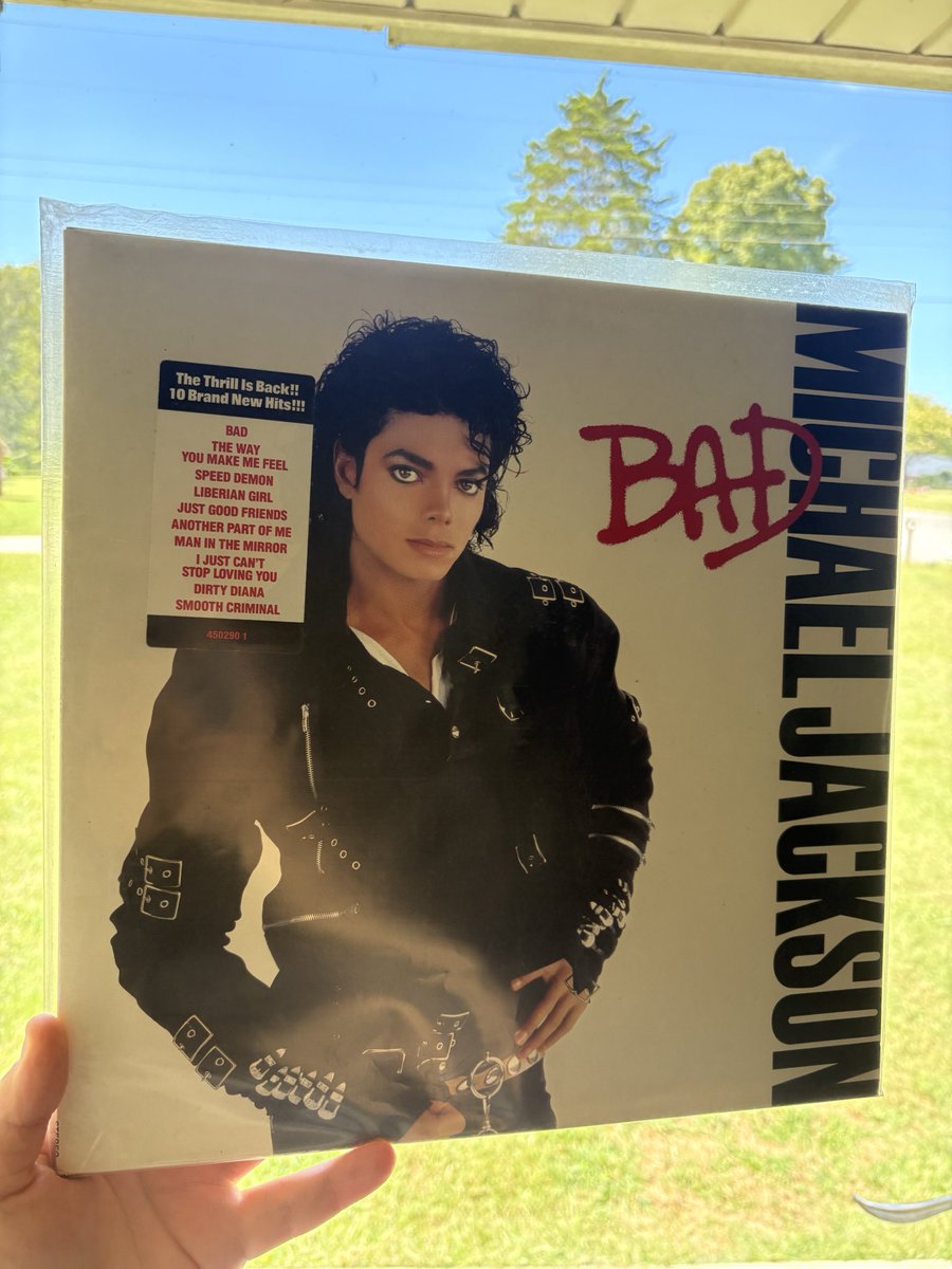 cozmicghost's tweet photo. I’m not one to normally find deals, but two weeks ago I found an outstanding one! I couldn’t pass it up. I’m now the owner of original presses of Off the Wall and Bad 🤭❤️ https://t.co/lRn1fhJ5Ce