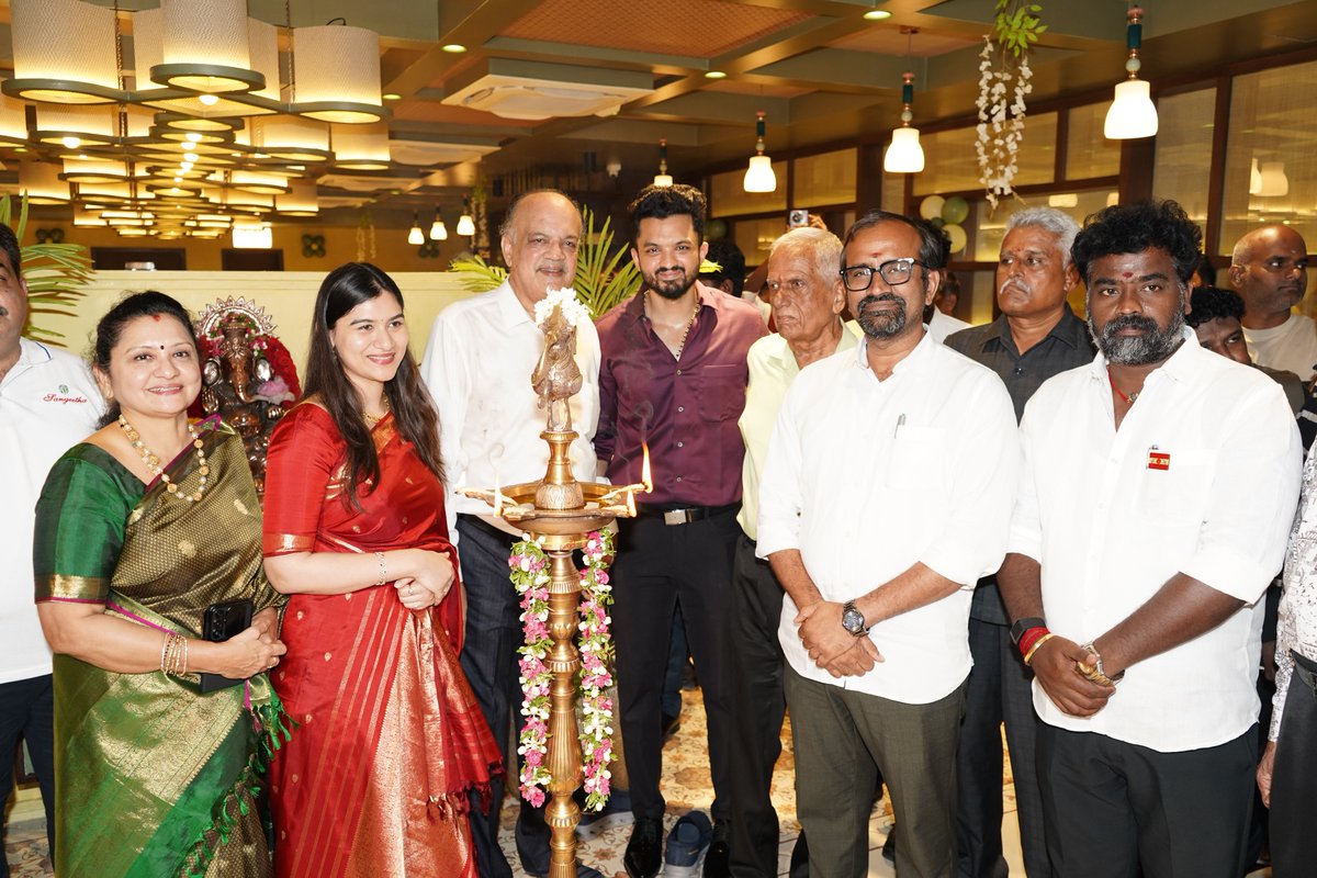 EcrPSaravanann's tweet photo. இன்று 
சோழிங்கநல்லூர் சட்டமன்றத் தொகுதியில் துரைப்பாக்கம் அருகில் புதிய சங்கீதா உணவகம் திறப்பு விழாவில் மாண்புமிகு உணவு மற்றும் குடிமைப் பொருள் வழங்கல் துறை அமைச்சர் திரு. P.வெங்கட்ரமணன்MLA அவர்களும் சோழிங்கநல்லூர் சட்டமன்ற உறுப்பினர் 
*திரு.ECR P.சரவணன்MLA* அவர்களும் https://t.co/nP90uVc7qn