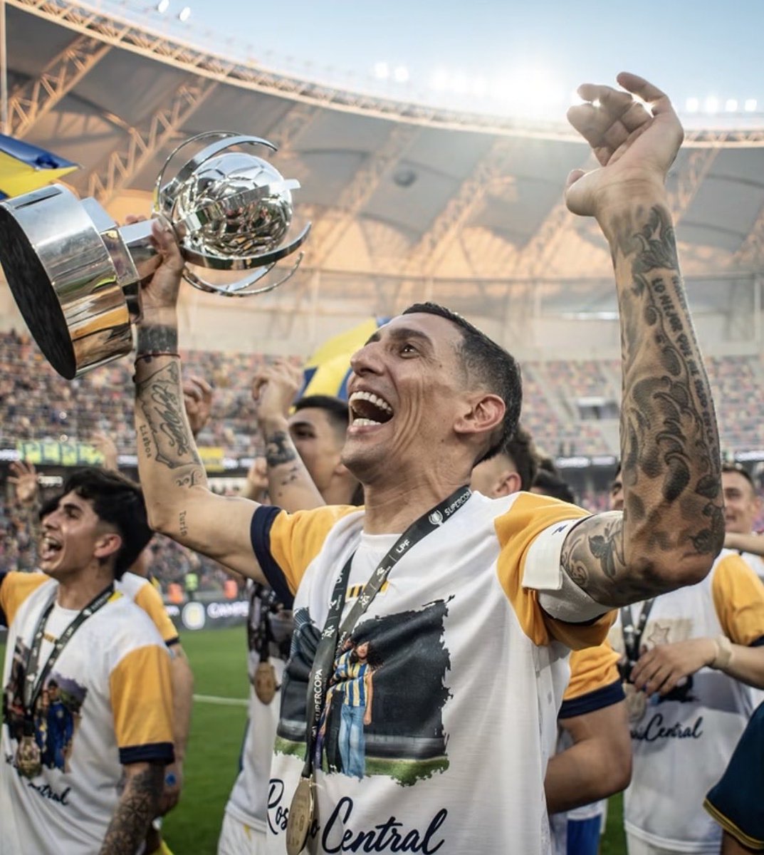 camilopiatti_'s tweet photo. HISTORIA VIVA DEL CLUB ATLÉTICO ROSARIO CENTRAL💛💙⭐️ https://t.co/Q5hkElnxoZ