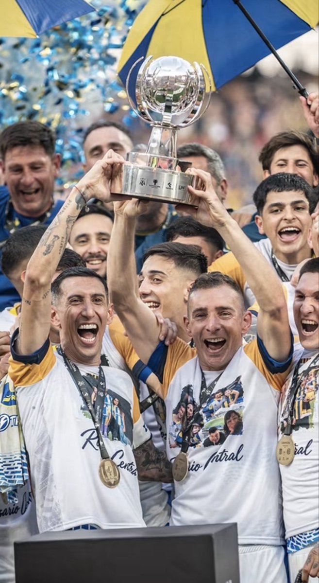 camilopiatti_'s tweet photo. HISTORIA VIVA DEL CLUB ATLÉTICO ROSARIO CENTRAL💛💙⭐️ https://t.co/Q5hkElnxoZ