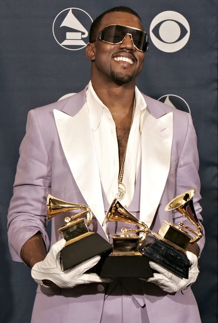 yzyusa's tweet photo. We know Ye is the GOAT, but can we say he is better than MJ? ★ https://t.co/dsDS2JQW0a