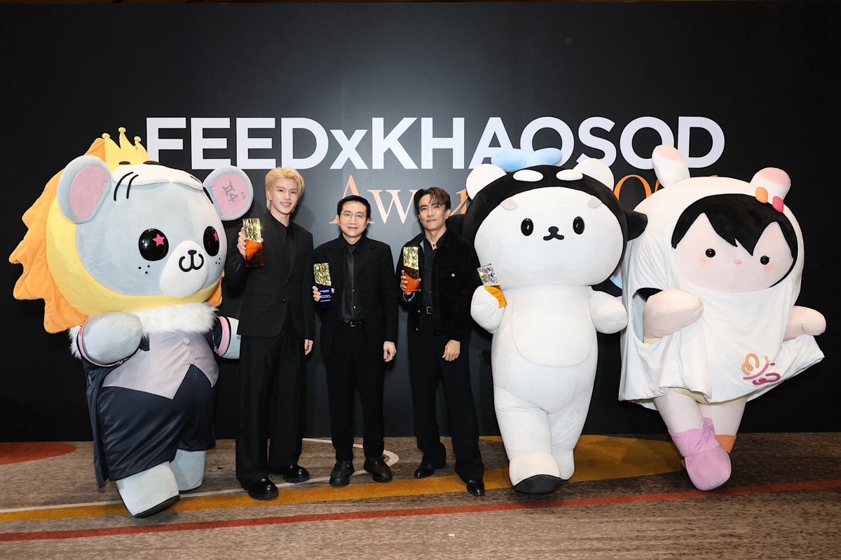 GMMTV's tweet photo. 🎉ขอแสดงความยินดีกับผลงานและศิลปิน GMMTV ที่ได้รับรางวัลจากเวที FEED X KHAOSOD Awards 2026 งานประกาศรางวัลแห่งปี เพื่อเชิดชูเกียรติบุคลากรในอุตสาหกรรมบันเทิง

🏆รางวัลเกียรติยศ
🔷รางวัล Lifetime Achievement สาขาภาพยนตร์-ซีรีส์-ละคร
- พี่ถา สถาพร พานิชรักษาพงศ์ ประธานเจ้าหน้าที่บริหาร บริษัท จีเอ็มเอ็มทีวี จำกัด

🏆รางวัลแห่งปี
สาขา Boys’ Love – Girls’ Love
🔷ผู้กำกับซีรีส์ Boy‘s Love – Girl’s Love แห่งปี
พี่ออฟ นพณัช ชัยวิมล
จากเรื่อง Ticket to Heaven เด็กชายไม่ไปสวรรค์

🔷นักแสดง Boys’ Love แห่งปี
โฟร์ท ณัฐวรรธน์ จิโรชน์ธิกุล
จากบทบาท “แทนรัก” เรื่อง Ticket to Heaven เด็กชายไม่ไปสวรรค์

🔷สาขา Spotlight of the Year
- POLCASAN

▪️ทั้งหมดเป็นรางวัลจากคณะกรรมการผู้ทรงคุณวุฒิ

GMMTV ขอบคุณแฟนๆ ทุกคนที่คอยสนับสนุนศิลปินและผลงานด้วยดีมาโดยตลอด การได้รับรางวัลในครั้งนี้ ถือเป็นกำลังใจสำคัญให้ผลิตคอนเทนต์คุณภาพให้ดียิ่งขึ้นต่อไป

#FEEDxKHAOSODAwards2026
#TicketToHeaven @_Tickettoheaven @backaof 
#FourthNattawat @tawattannn 
#POLCASAN @polcasan_GMMTV 
#GMMTV