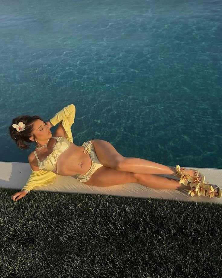 Theblueprincesa's tweet photo. #seductivesunday
🌦️La belleza que atrae rara vez coincide con la belleza que enamora🌦️ https://t.co/mReI8awFC1