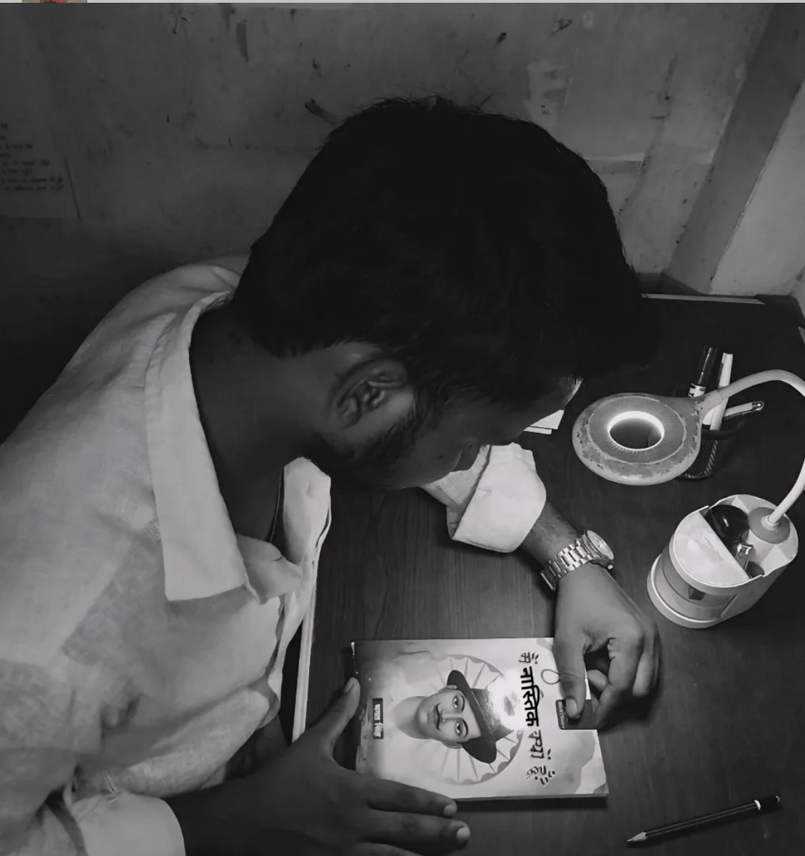 PankajR909's tweet photo. “मैं नास्तिक अपने अहंकार के कारण नहीं, बल्कि अपने विचारों के कारण हूँ।” 

    शहीद-ए-आज़म भगत सिंह जी की जयंती पर उन्हें शत-शत नमन। 👏🏻
🇮🇳 उनकी वीरता और देशप्रेम को हमेशा याद रखा जाएगा।” https://t.co/h9Snank1Yl