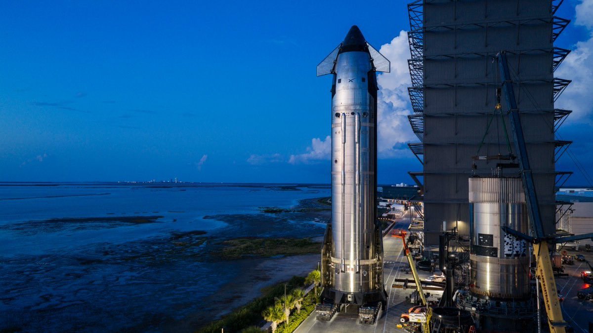 tuu3tx's tweet photo. Ship 41 moved to the launch pad at Starbase. https://t.co/ld6zaxK9Ha