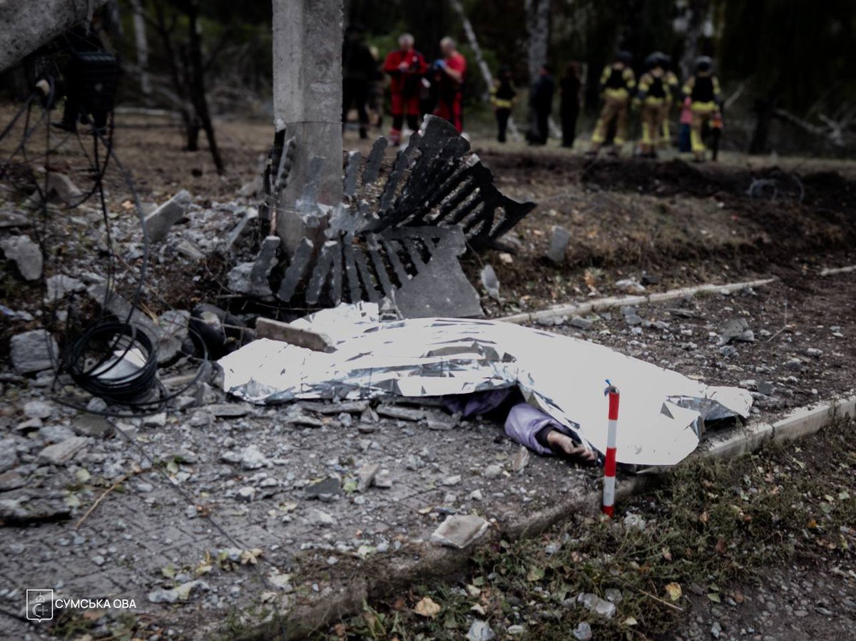OlehHryhorov's tweet photo. ❗️Unfortunately, two people were killed in Sumy today as a result of a hostile strike.

They are an elderly woman and a 16-year-old girl.

The enemy attacked the city again with three guided aerial bombs. One of the strikes hit near the building of the Family and Children Support Center. The building is damaged. There were no visitors there at the time of the strike.

Five more people were injured, including one child.