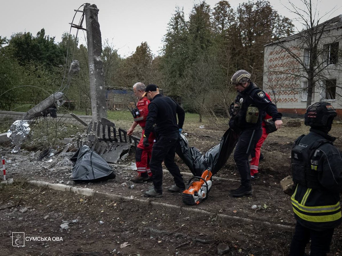 OlehHryhorov's tweet photo. ❗️Unfortunately, two people were killed in Sumy today as a result of a hostile strike.

They are an elderly woman and a 16-year-old girl.

The enemy attacked the city again with three guided aerial bombs. One of the strikes hit near the building of the Family and Children Support Center. The building is damaged. There were no visitors there at the time of the strike.

Five more people were injured, including one child.