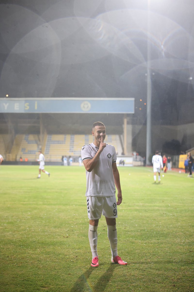 karabasanlarr's tweet photo. 🤫🏁 https://t.co/q7AViOydfE
