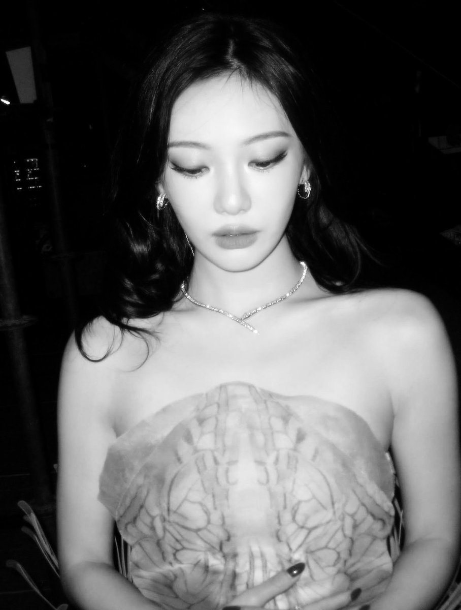 campagnhe's tweet photo. ۶ৎ . — Glam was my middle name. https://t.co/raOvm3lIXV