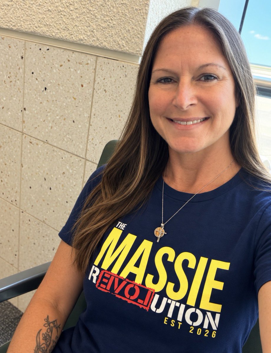 amitylee13's tweet photo. I’m flying today. ✈️

Do you make political statements with your attire when you travel? https://t.co/XVVyg4wRXp