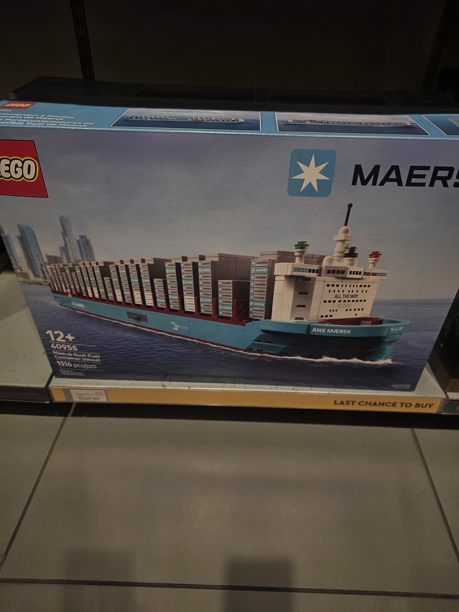 DrewDaDew79's tweet photo. These big LEGO sets are basically the new thousand-piece puzzles

My mom used to do puzzles for hours and now I’m staring at a 1,516-piece cargo ship thinking that looks relaxing

Either my autism kicked in or this is hereditary Mom https://t.co/nIWeEYWxtf