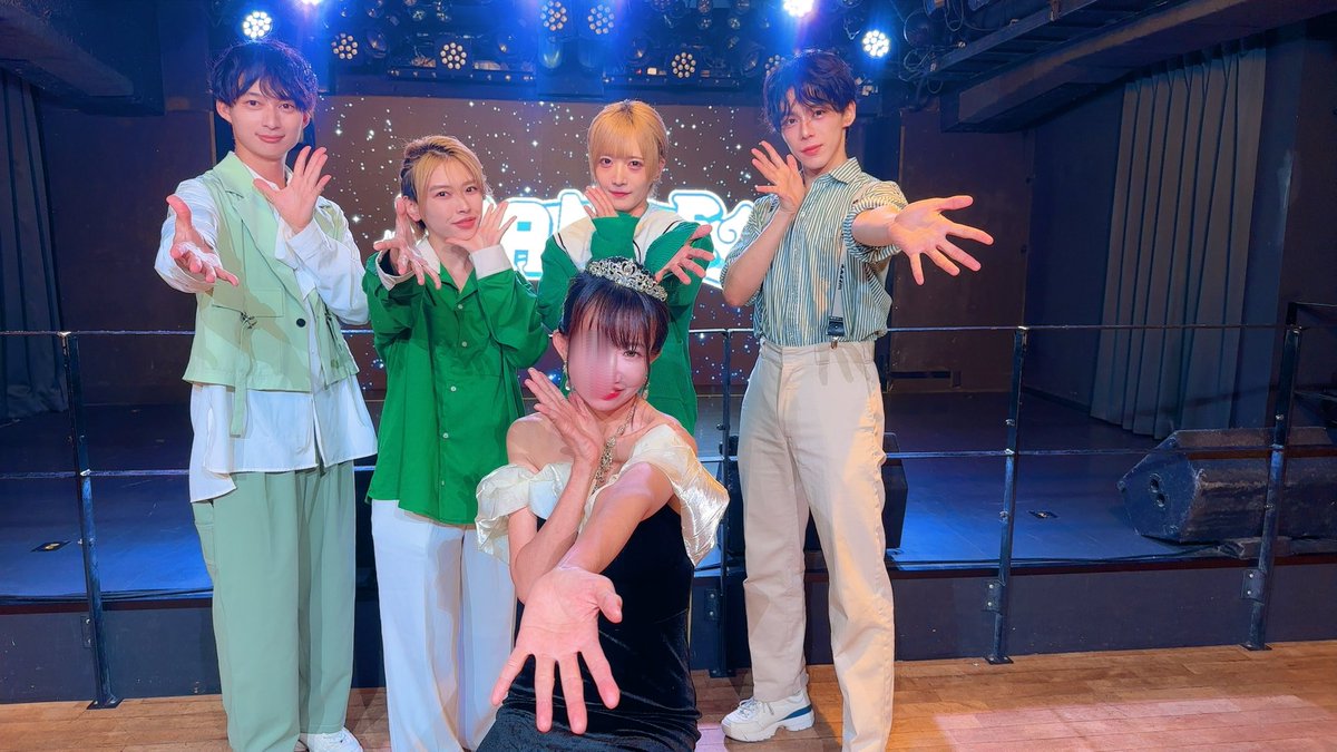 akiaki0924's tweet photo. 姫になって最後の集合‼️
楽しい毎日を
ありがとっー💜🩵🤍💛
#PANBE
#ぱんびー
#PANBELASTLIVE https://t.co/TqUzh0Smcz