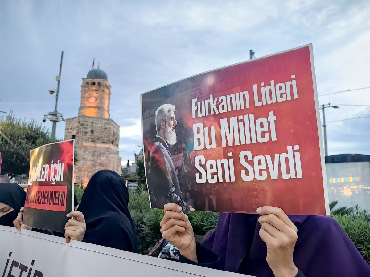 07furkanhareket's tweet photo. HOCAMIZI VE KARDEŞLERİMİZİ SERBEST BIRAKIN!

Antalya Furkan Hareketi olarak, Alparslan Kuytul Hocaefendi, Semra Kuytul Hocahanım ve diğer kardeşlerimizin hukuksuz tutukluluklarına tepki göstermek için basın açıklaması gerçekleştirdik.

AkpUlkeye NeKazandırdı
AkpDönemi ZulümDönemi https://t.co/7ZGRgGIUf0