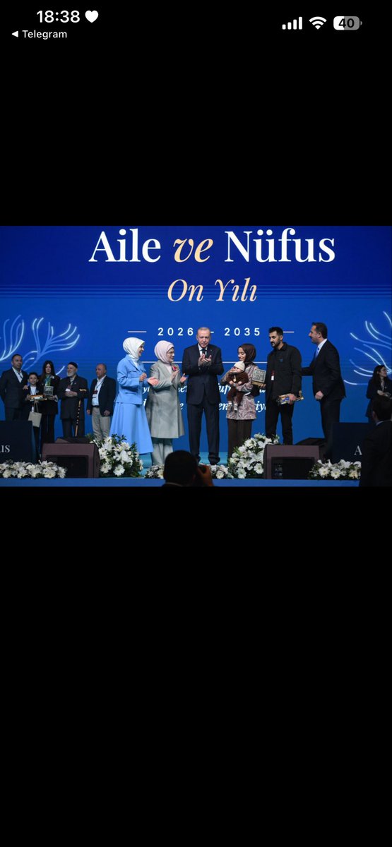 bbusracc's tweet photo. Sayın Emine Erdoğan Hanımefendi; bir anne olarak çocukların anne ve babalarıyla birlikte büyümesinin önemini çok iyi bildiğinize inanıyoruz. Farklı şehirlerde görev yapmak zorunda kalan öğretmen anne ve babaların aile bütünlüğünün korunması için İL EMRİ beklentimizin duyulmasına ve ilgili makamlarca değerlendirilmesine vesile olmanızı rica ediyoruz. @tcbestepe @tcmeb @tcailesosyal @iletisim @mebpgm #AileninSesiCumhurunReisi