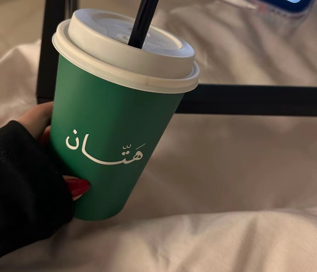 ailllle0's tweet photo. "ما جاد الزمان بمثلك ومستحيل يجود
يا وجهٍ يشوفونه حقيقة وأشوفه حلم" https://t.co/LyKYO5Y6kK
