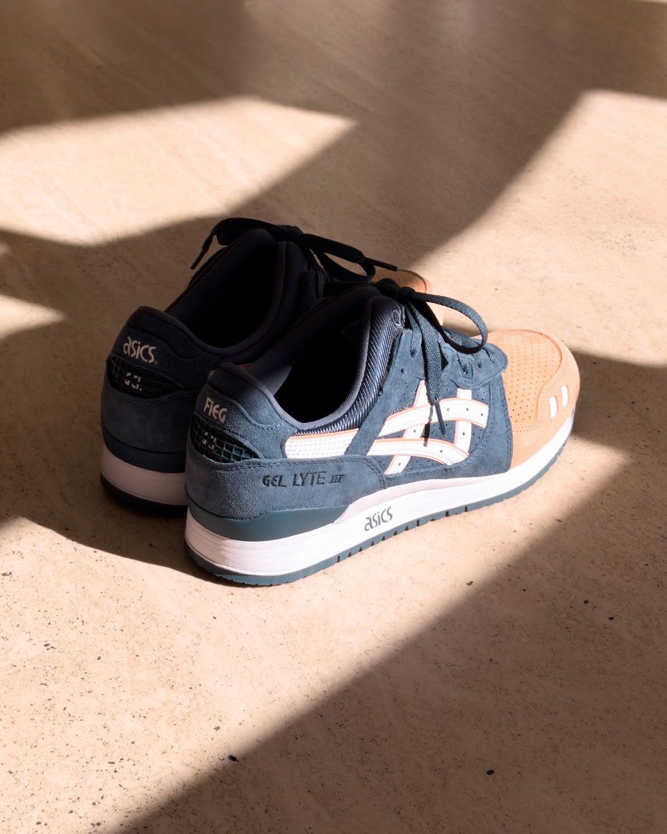 JustFreshKicks's tweet photo. Releasing at 11AM EST 🍣
Ronnie Fieg x ASICS GEL-LYTE III 'Salmon Toe'
=> https://t.co/AmloGeG2tl https://t.co/tBsd8p9lYS