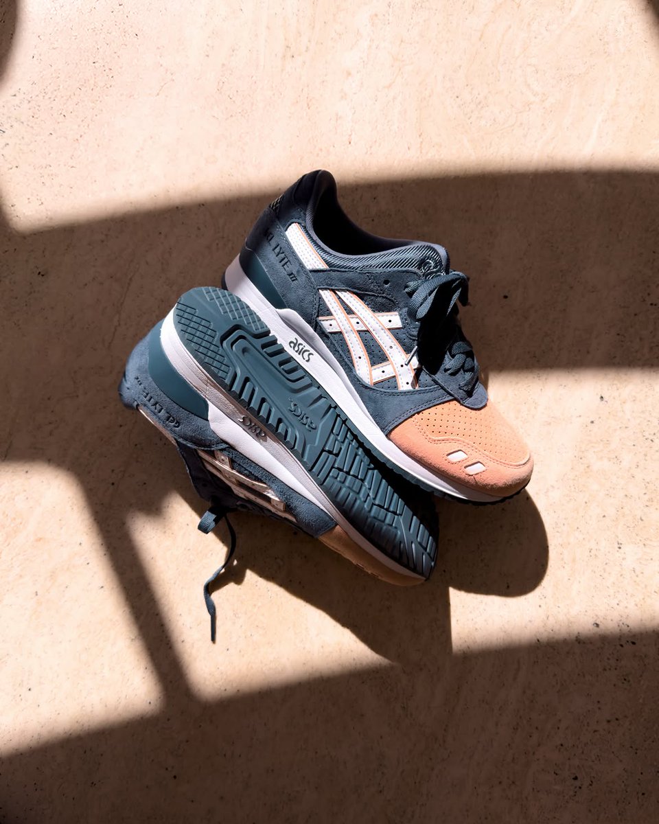 JustFreshKicks's tweet photo. Releasing at 11AM EST 🍣
Ronnie Fieg x ASICS GEL-LYTE III 'Salmon Toe'
=> https://t.co/AmloGeG2tl https://t.co/tBsd8p9lYS