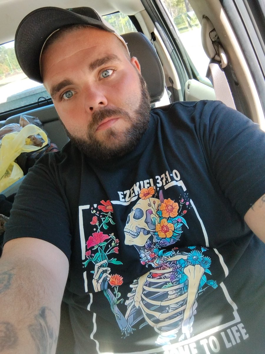 jer19152's tweet photo. Rate me 1 -10 would you date me https://t.co/ZjWXeNLu89