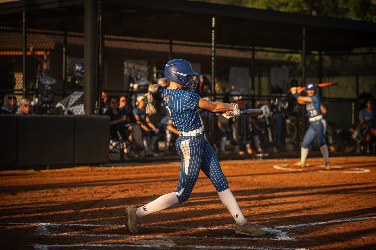 mj42024's tweet photo. This week we had 3 games!! On Tuesday we played a conference game against North Andrew, although it was ugly we beat them 13-9, I had one hit and a walk that game with 7 strikeouts. Then on Wednesday I was 2-3 with an RBI and Home run, with 9 strikeouts winning 16-1. On Thursday we played Braymer and I played second base, and went 1-4 winning the game 15-0. I am so excited to finish this season off strong with these girls!! @Unity16McMullan
@CoachPinkerton
@milaysiacorrynn
@CoachLarissaA
@emma_raabe
@epsteinhitting
@CoachBella42
@naomi_tellez
@lilliefilger 
https://t.co/QtLx4zeKfJ
