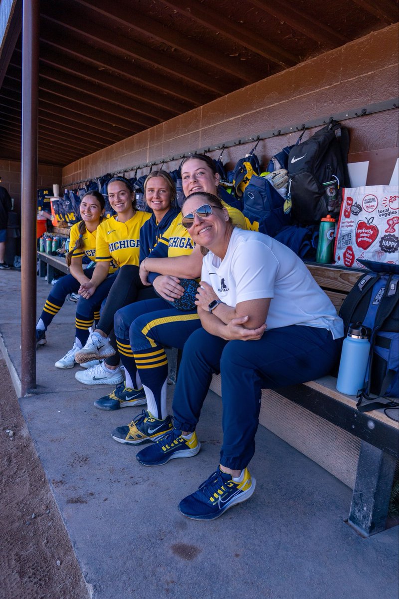 umichsoftball's tweet photo. Let’s play ball! 🥎

#GoBlue https://t.co/FEaqrk9qmB
