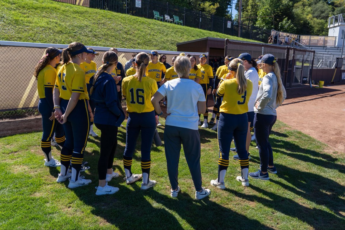 umichsoftball's tweet photo. Let’s play ball! 🥎

#GoBlue https://t.co/FEaqrk9qmB