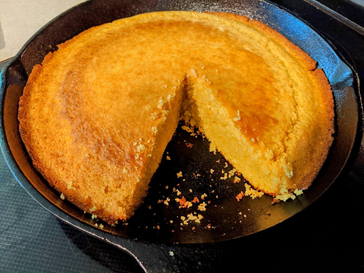 SynthiaArea's tweet photo. Nothing beats fresh cornbread from a cast-iron skillet. Sound money. Sound meals. https://t.co/qZnS4GL7B8