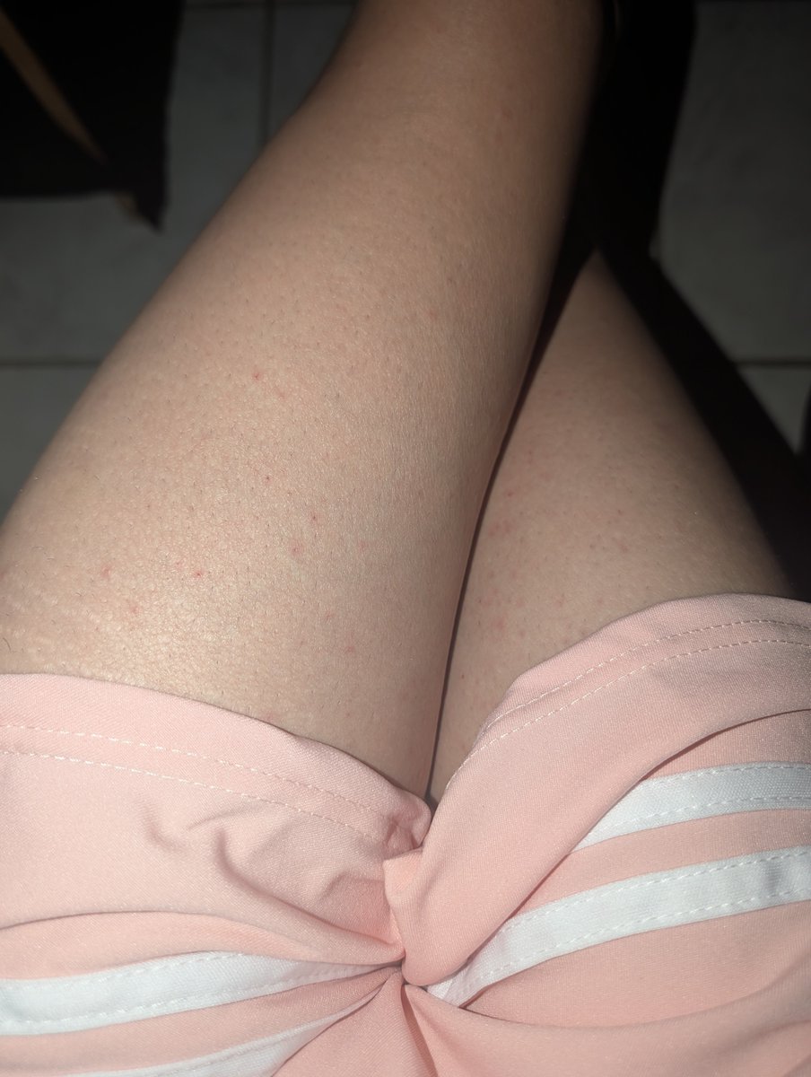 Harankar1212's tweet photo. Salut, je suis nouveau ici #femboy #thighs https://t.co/KNpHUTmS0S