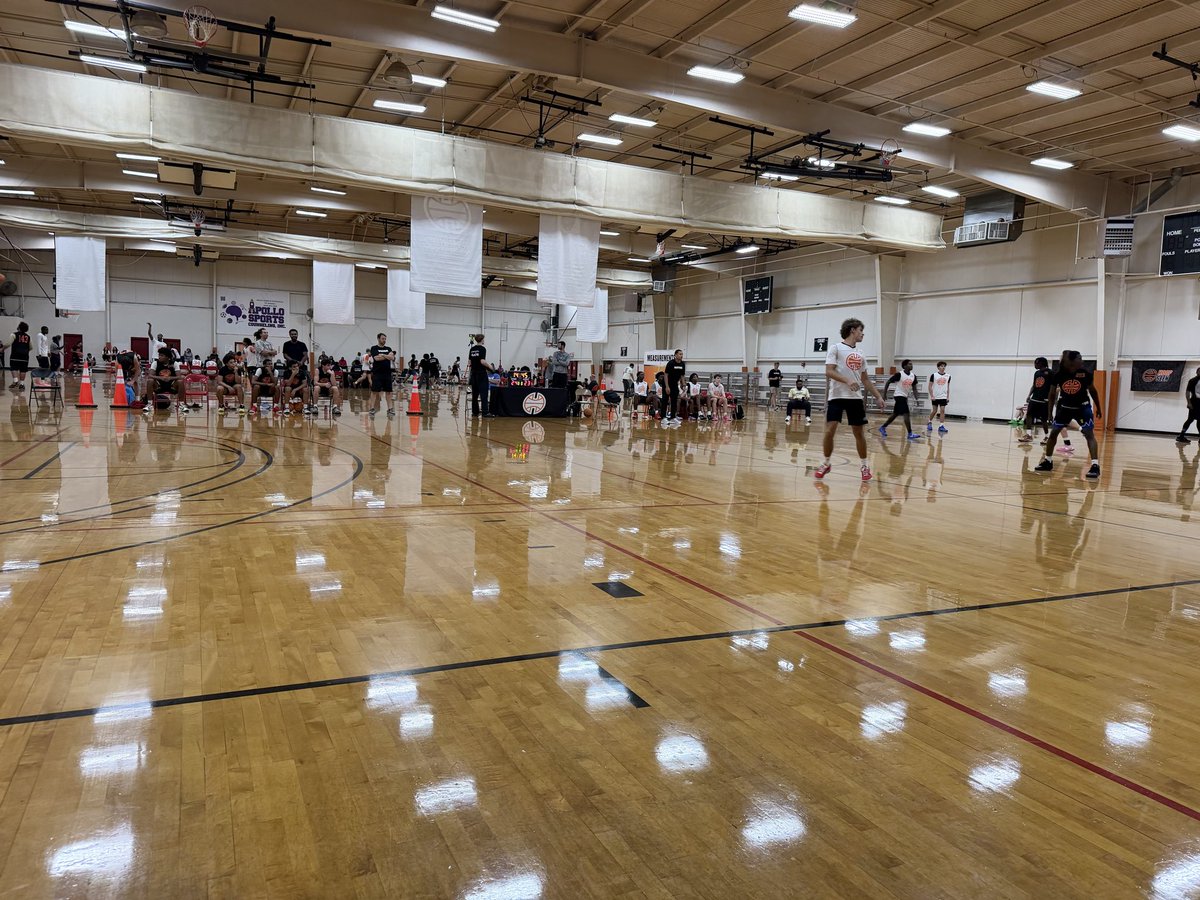 UTFMBB's tweet photo. @CoachDoss20 and @DayneBordelon_ are on the hunt for future Screaming Eagles today in Suwanee, GA at the @hoopseen Camp!

🦅 #TheFalls🦅 https://t.co/WDniXAenCA