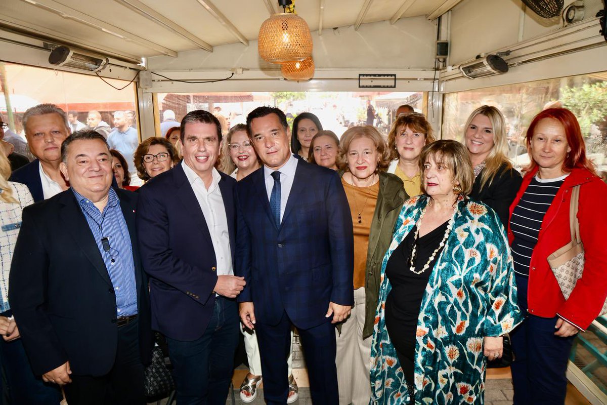 AdonisGeorgiadi's tweet photo. Σήμερα είχαμε συγκέντρωση με τον Δημήτρη Καιρίδη σε ένα καφέ στη Νέα Ιωνία. Εν τω μεταξύ το καφέ ήταν πολύ μικρό και αναμέναμε να μαζέψουμε κόσμο στον πεζόδρομο μπροστά. Όμως από το πρωί έβρεχε ασταμάτητα. Ε λοιπόν είτε με ήλιο είτε με βροχή καμμία διαφορά έγινε χαμός έκλεισε ο δρόμος από την μεγάλη προσέλευση. Και η Νέα Ιωνία είναι και η δύσκολη για μας περιοχή στον Βορρά. Την βραδιά των εκλογών ετοιμαστείτε για πολλά κλάμματα από την αντιπολίτευση….
Ευχαριστώ όλο τον κόσμο για την τεράστια αγάπη που μου δείχνει 
Ευχαριστώ και την κ. Σοφία Γεωργίου και τον κ. Παντελή Στεργιάνη που είχαν την πρωτοβουλία

https://t.co/NmiYbwshL9