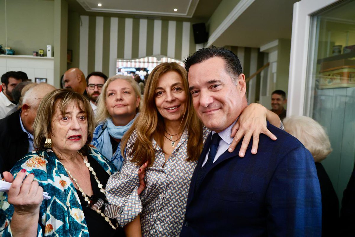 AdonisGeorgiadi's tweet photo. Σήμερα είχαμε συγκέντρωση με τον Δημήτρη Καιρίδη σε ένα καφέ στη Νέα Ιωνία. Εν τω μεταξύ το καφέ ήταν πολύ μικρό και αναμέναμε να μαζέψουμε κόσμο στον πεζόδρομο μπροστά. Όμως από το πρωί έβρεχε ασταμάτητα. Ε λοιπόν είτε με ήλιο είτε με βροχή καμμία διαφορά έγινε χαμός έκλεισε ο δρόμος από την μεγάλη προσέλευση. Και η Νέα Ιωνία είναι και η δύσκολη για μας περιοχή στον Βορρά. Την βραδιά των εκλογών ετοιμαστείτε για πολλά κλάμματα από την αντιπολίτευση….
Ευχαριστώ όλο τον κόσμο για την τεράστια αγάπη που μου δείχνει 
Ευχαριστώ και την κ. Σοφία Γεωργίου και τον κ. Παντελή Στεργιάνη που είχαν την πρωτοβουλία

https://t.co/NmiYbwshL9