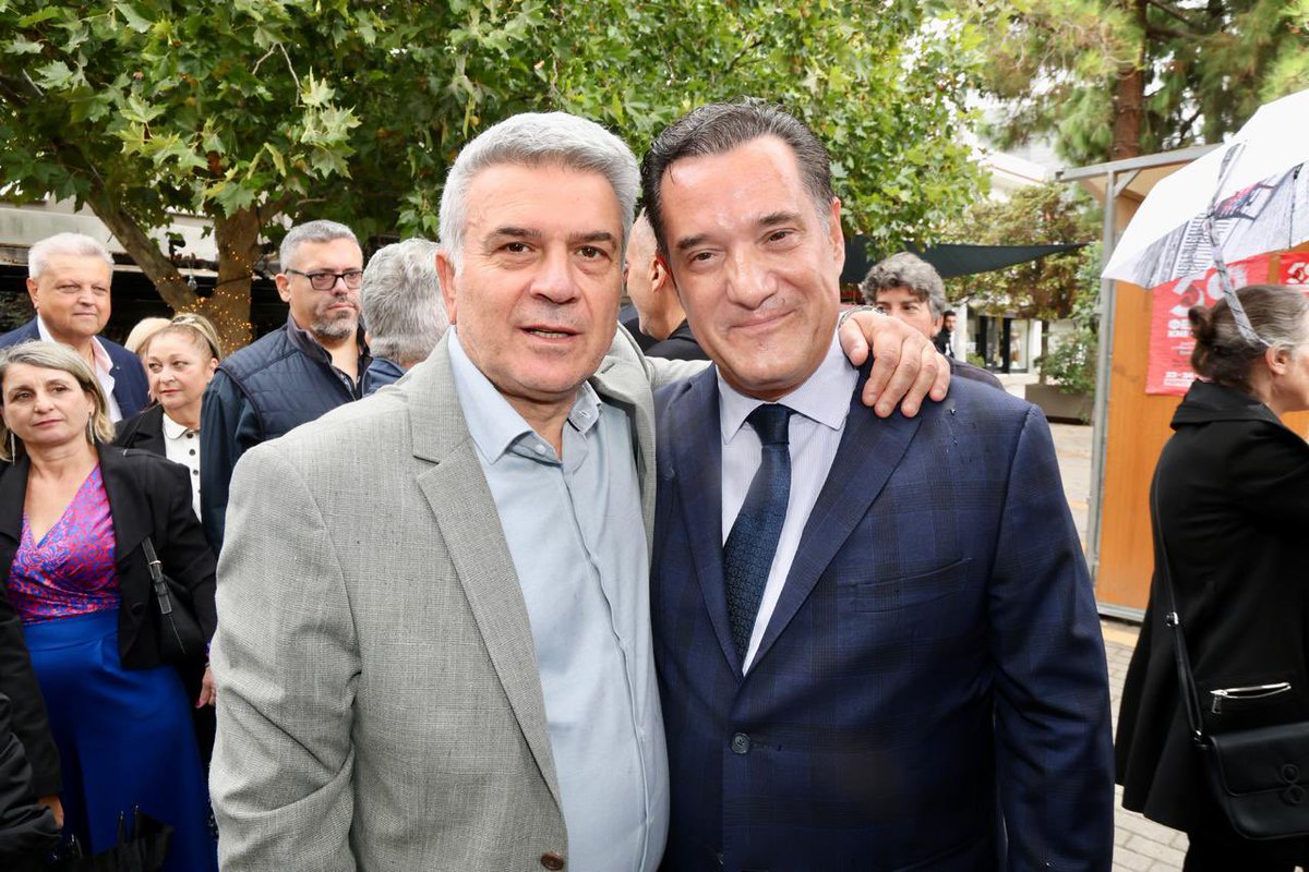 AdonisGeorgiadi's tweet photo. Σήμερα είχαμε συγκέντρωση με τον Δημήτρη Καιρίδη σε ένα καφέ στη Νέα Ιωνία. Εν τω μεταξύ το καφέ ήταν πολύ μικρό και αναμέναμε να μαζέψουμε κόσμο στον πεζόδρομο μπροστά. Όμως από το πρωί έβρεχε ασταμάτητα. Ε λοιπόν είτε με ήλιο είτε με βροχή καμμία διαφορά έγινε χαμός έκλεισε ο δρόμος από την μεγάλη προσέλευση. Και η Νέα Ιωνία είναι και η δύσκολη για μας περιοχή στον Βορρά. Την βραδιά των εκλογών ετοιμαστείτε για πολλά κλάμματα από την αντιπολίτευση….
Ευχαριστώ όλο τον κόσμο για την τεράστια αγάπη που μου δείχνει 
Ευχαριστώ και την κ. Σοφία Γεωργίου και τον κ. Παντελή Στεργιάνη που είχαν την πρωτοβουλία

https://t.co/NmiYbwshL9