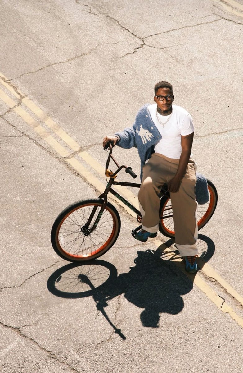 WorldWideWav_'s tweet photo. Az Chike’s NO REST FOR THE WICKED is a great album.The album flows very well.songs touch on different emotions. You got the introspective, the uptempo shit.NGL this album is the best WEST COAST album since roddy’s PLEASE EXCUSE ME FOR BEING ANTISOCIAL 
FAVORITE TRACK: SKY ROCKETS https://t.co/AyeGN3PE1z