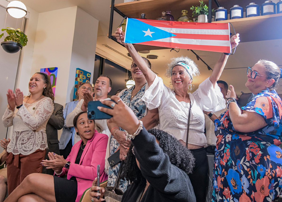 NYSComptroller's tweet photo. Mejor Juntos! Over 3.9 million Hispanic Americans call New York home. Hispanic Heritage Month is an important time to recognize a rich culture, a resilient history and the journeys and contributions of Hispanic and Latino communities to our state. https://t.co/jSOCM5QSmI