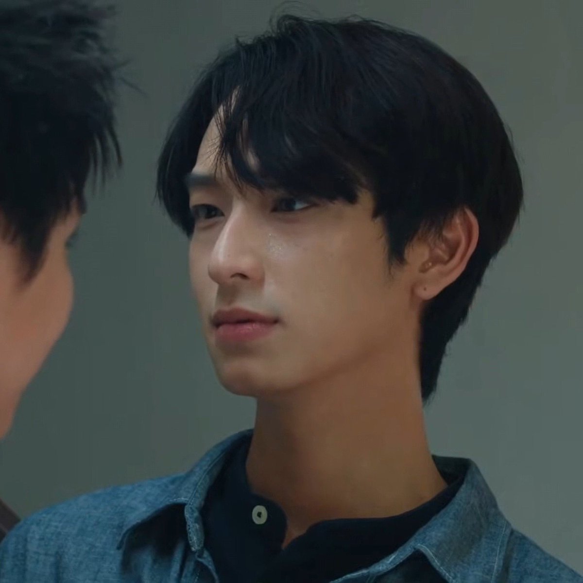 starlightchimon's tweet photo. ohโฆ my god. man said he was gonna serve the hottest face card with unmatched aura to help me through my chimon drought (aka until his next project is released)
#MatchPointFinalEP
#ChimonWachiwarit
#SingChimon https://t.co/BcpJDij3Il
