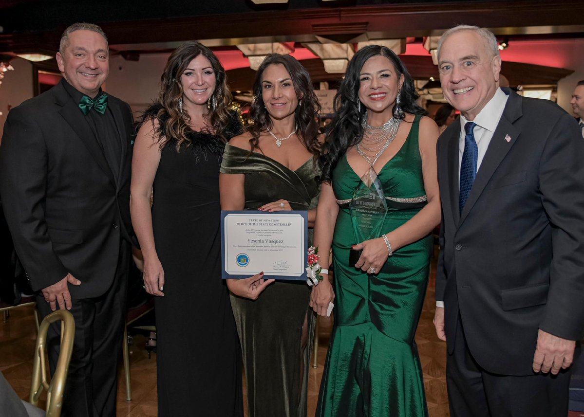 NYSComptroller's tweet photo. Mejor Juntos! Over 3.9 million Hispanic Americans call New York home. Hispanic Heritage Month is an important time to recognize a rich culture, a resilient history and the journeys and contributions of Hispanic and Latino communities to our state. https://t.co/jSOCM5QSmI