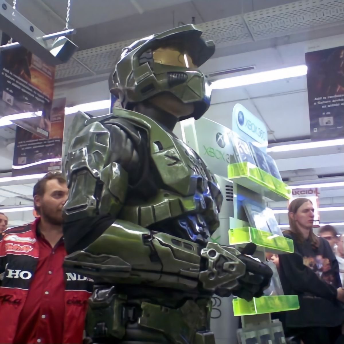 XboxArchives's tweet photo. I wonder if they know why I’m here https://t.co/mBaNYWn1k9