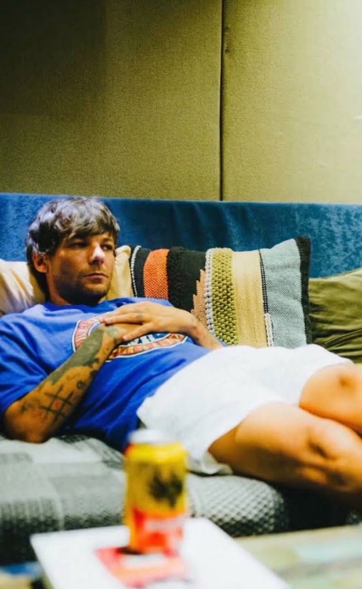 tassandria13's tweet photo. it’s the way he doesn’t even have to try.. he’s the view https://t.co/BYpQM5DYKl