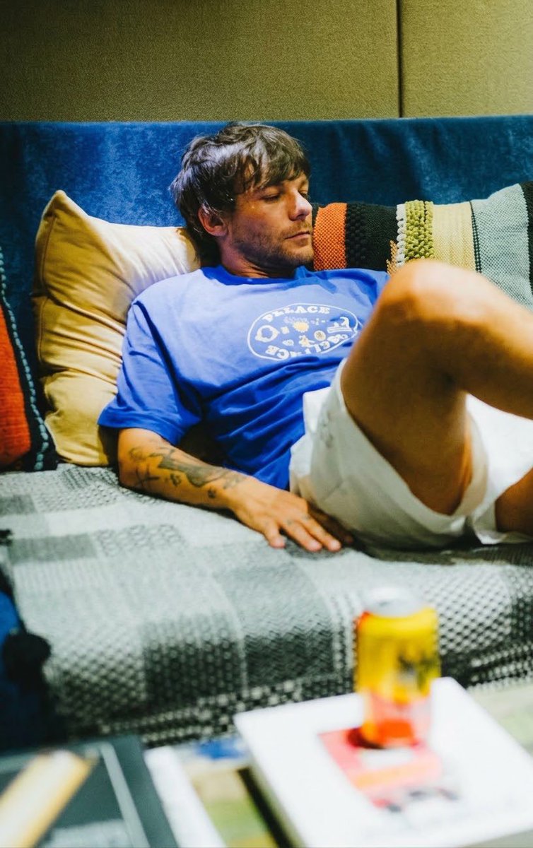 tassandria13's tweet photo. it’s the way he doesn’t even have to try.. he’s the view https://t.co/BYpQM5DYKl
