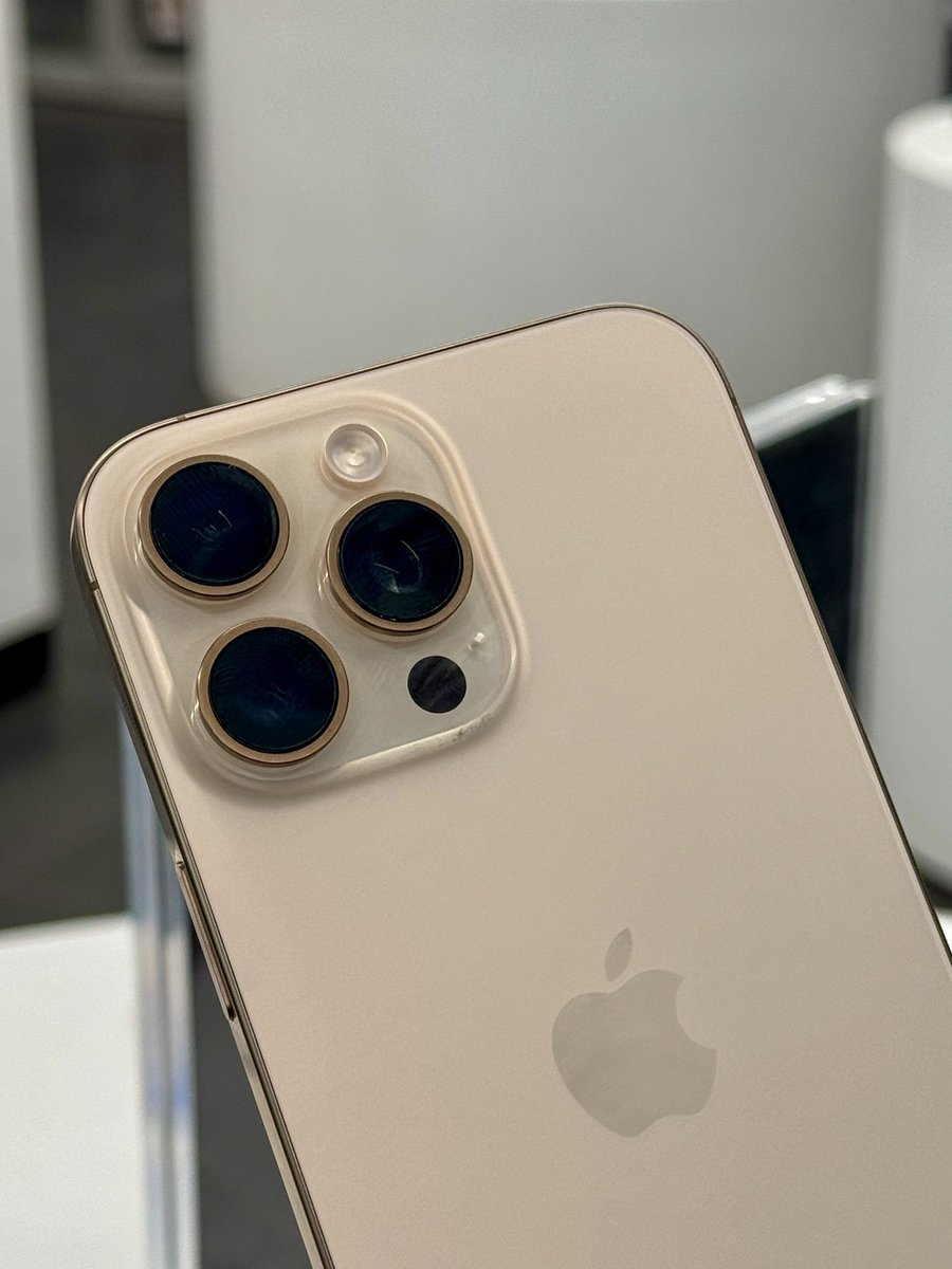 immasiddx's tweet photo. The iPhone 16 Pro in Desert Titanium was the last premium looking iPhone Apple ever made. 😭 https://t.co/vyUBDCC8X8